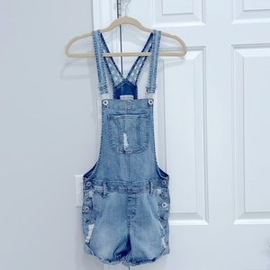 Overall shorts, size M, runs small. Look like new.